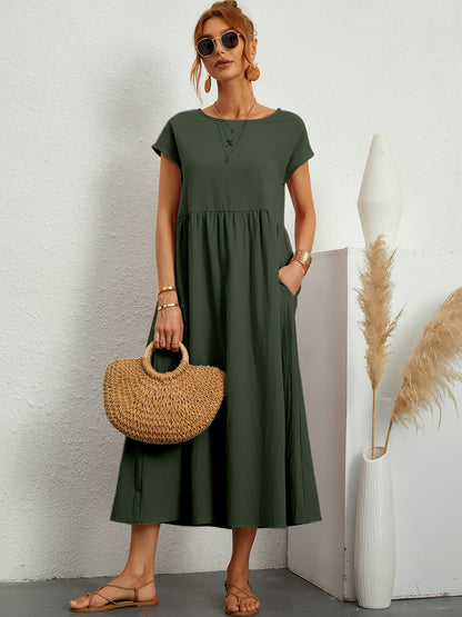 Robe longue fluide à manches courtes et coupe évasée élégante