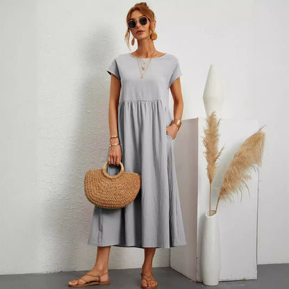 Robe longue fluide à manches courtes et coupe évasée élégante