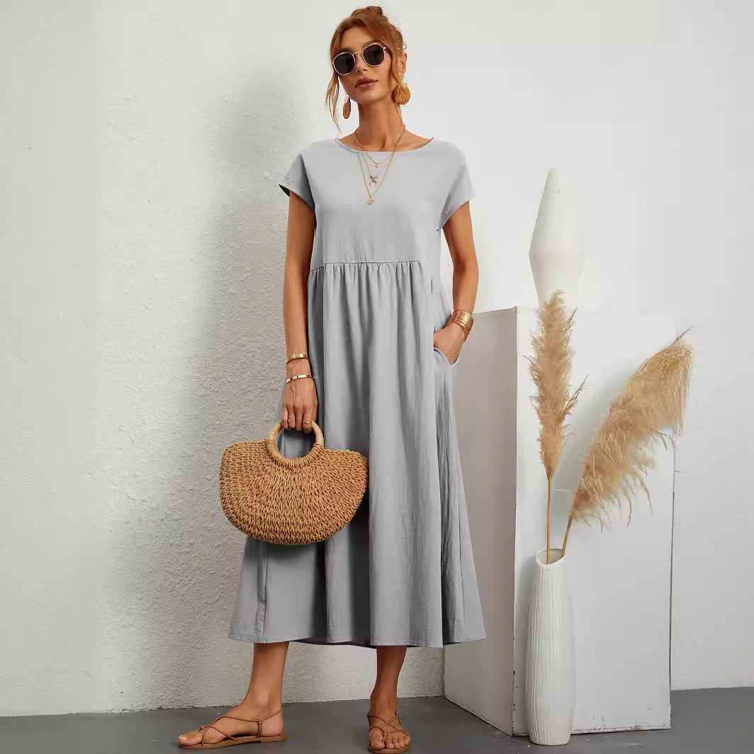 Robe longue fluide à manches courtes et coupe évasée élégante