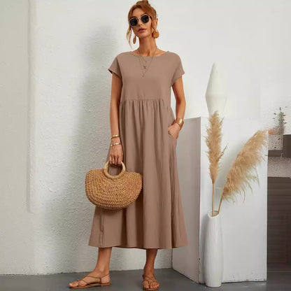 Robe longue fluide à manches courtes et coupe évasée élégante
